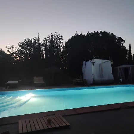 Mobilhomes Vintage Dans Ecolieux En Cours Camping A La Ferme Camping Ponteilla