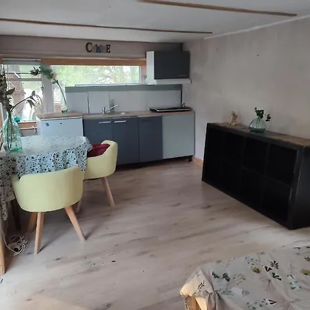 Mobilhomes Vintage Dans Ecolieux En Cours Camping A La Ferme