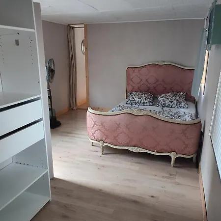 Camping Mobilhomes Vintage Dans Ecolieux En Cours Camping A La Ferme