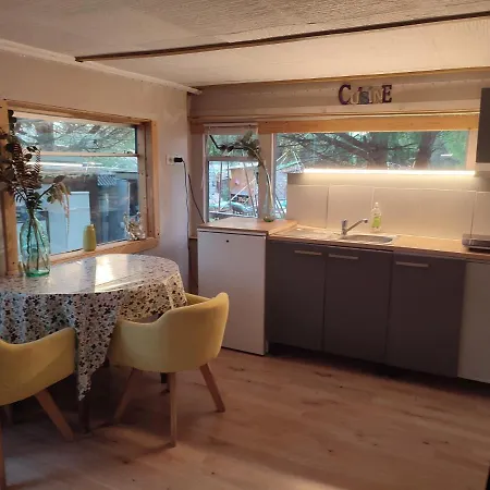 Mobilhomes Vintage Dans Ecolieux En Cours Camping A La Ferme Camping *